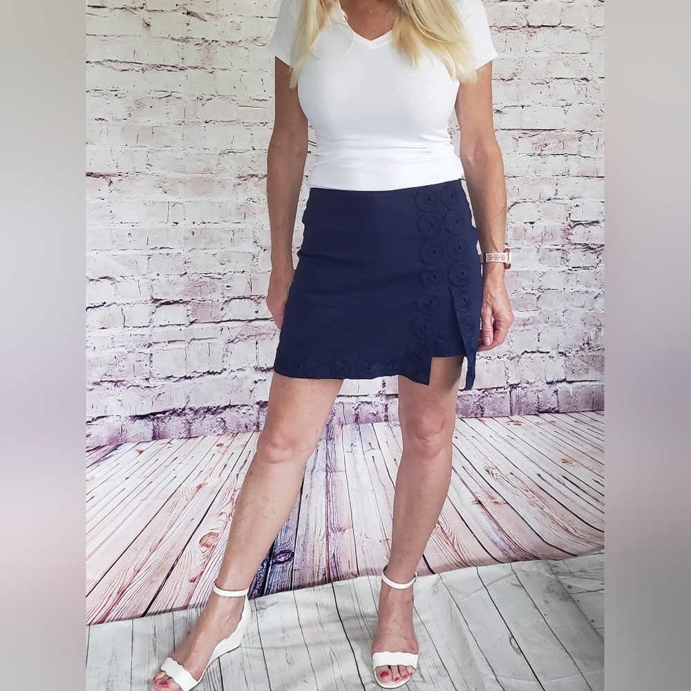 Crown & Ivy pull-on skort Navy size 4